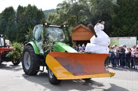 Korowód dożynkowy przeszedł przez Wisłę